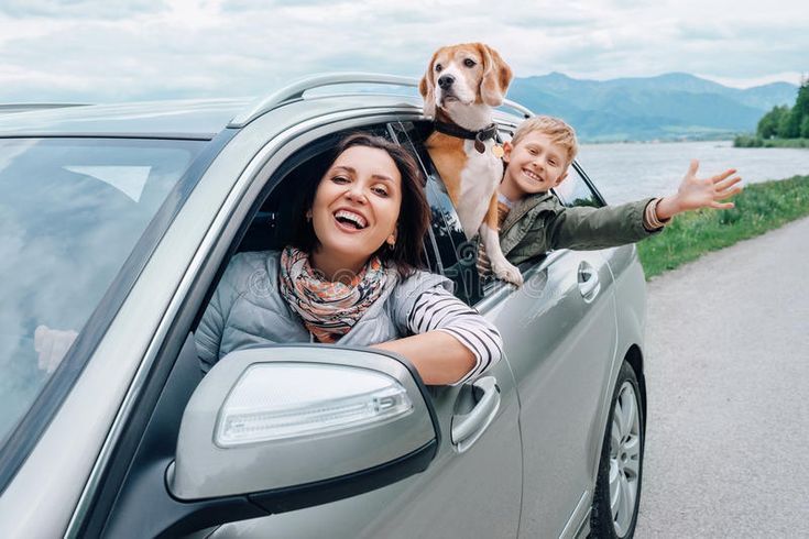 Driver using smartphone to manage pay-as-you-go auto insurance coverage with Hugo platform